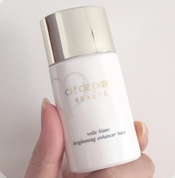 怎么化妆不卡粉遮瑕比较好,隔离定妆保湿妆前乳怎么用好看