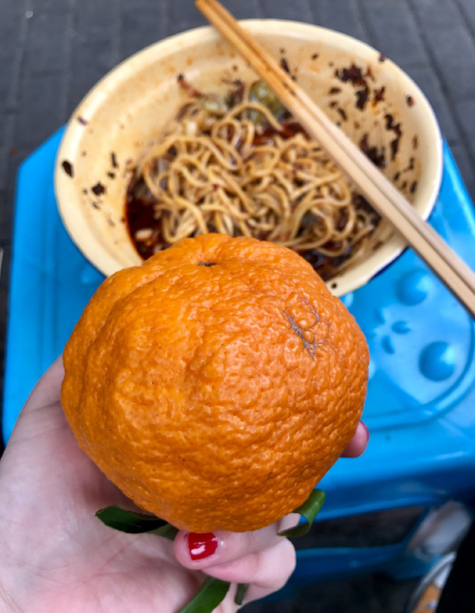 在重庆吃面必须吃地道的重庆小面,小面是重庆最难吃的一种面