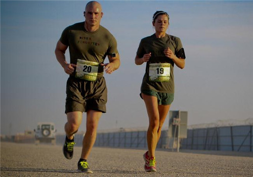 跑步时为什么胸部疼怎么解决,跑步护胸收副乳