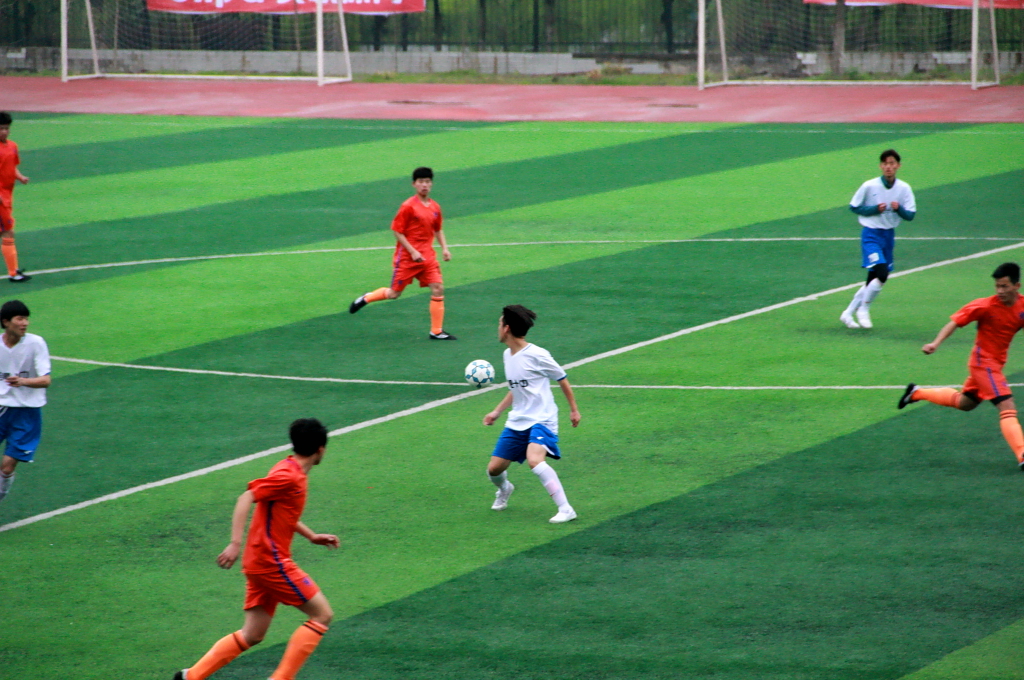 雨中战犹酣足球魅无穷