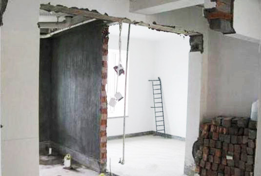 装修师傅误拆800万精装房,装修师傅装修时破坏屋顶承重