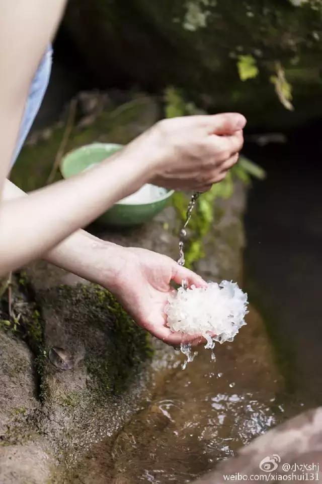 她是“成都第一私房菜美女老板”，与李易峰合作，和方大同录节目