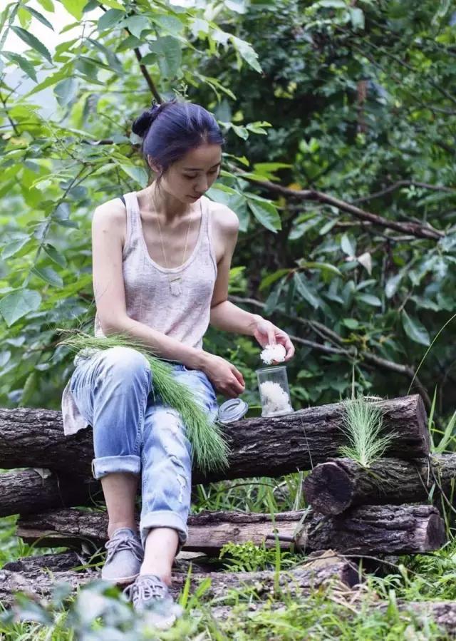 她是“成都第一私房菜美女老板”，与李易峰合作，和方大同录节目