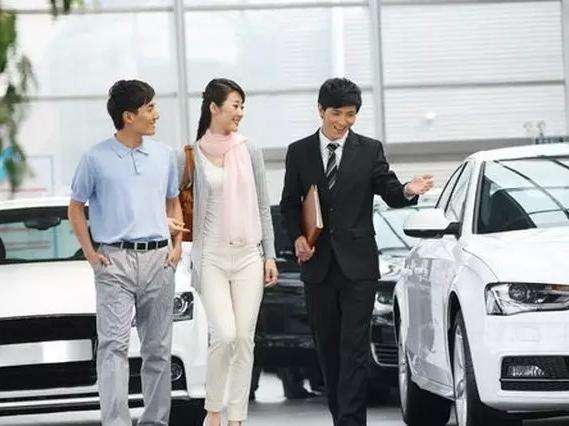 4s店销售顾问一个月能挣多少钱,汽车4s店销售顾问工资