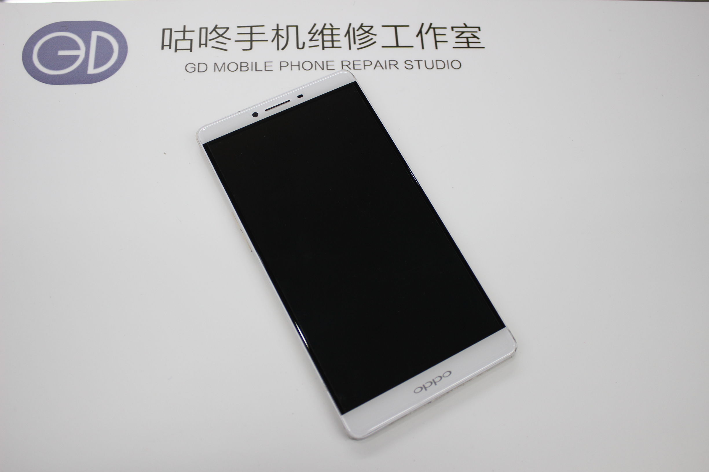 手机维修店手机屏幕更换注意什么,手机维修店不给换自带外屏的原因