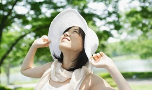 阳光越来越强,这些好用的防晒霜必不可少