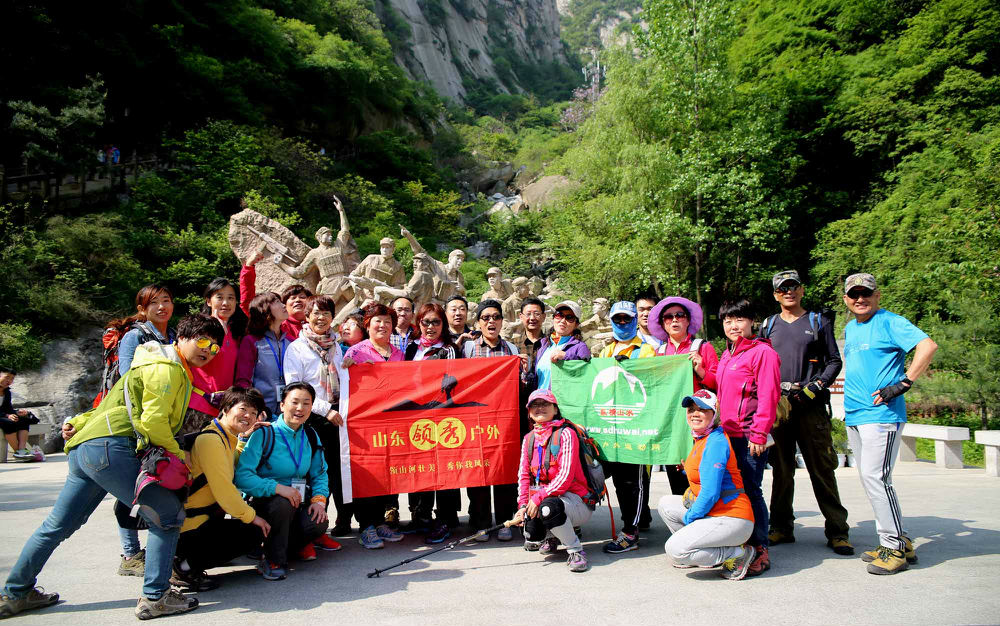 不到华山不知山之奇险,不登华山不知山峰之险