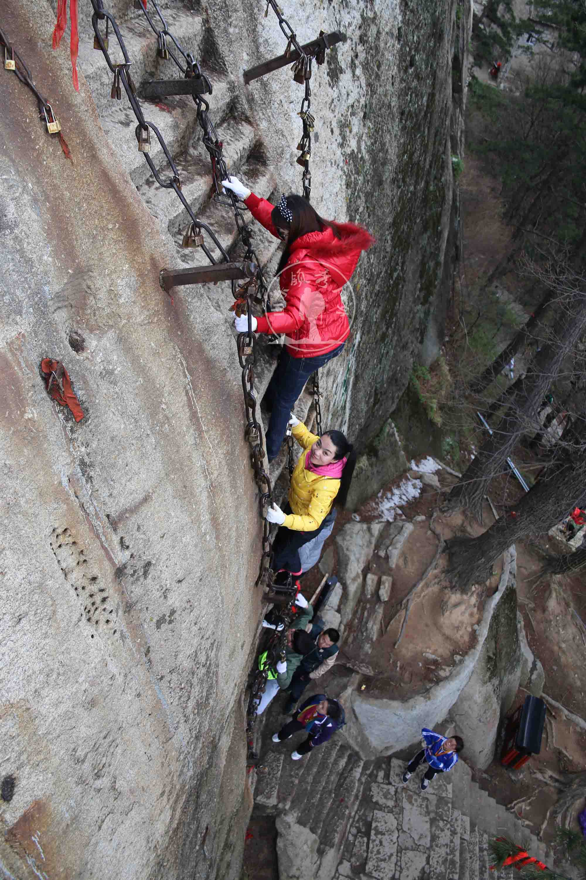 不到华山不知山之奇险,不登华山不知山峰之险