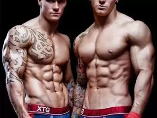 练胸肌一边胸大一边胸小怎么解决,为什么有的人胸肌面积小