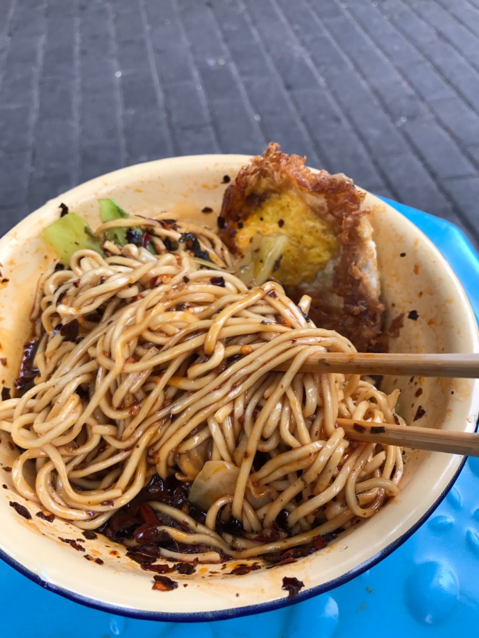 在重庆吃面必须吃地道的重庆小面,小面是重庆最难吃的一种面