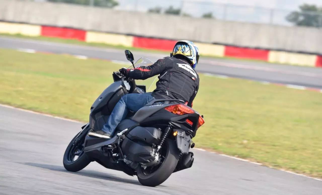 雅马哈踏板摩托车300cc,雅马哈xmax300踏板车国内大贸店