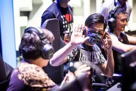 现在开网吧赚钱么,现在开网吧会亏本吗