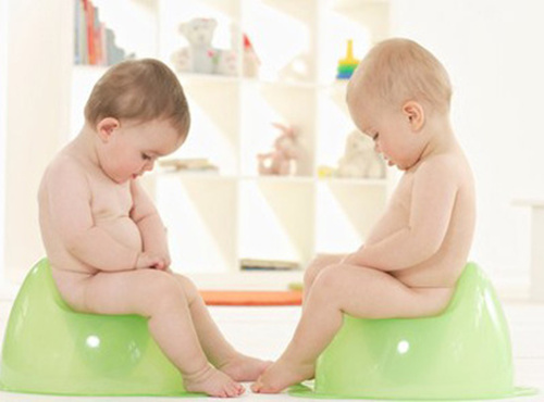 宝宝尿布有异味小心是尿路感染，该如何护理