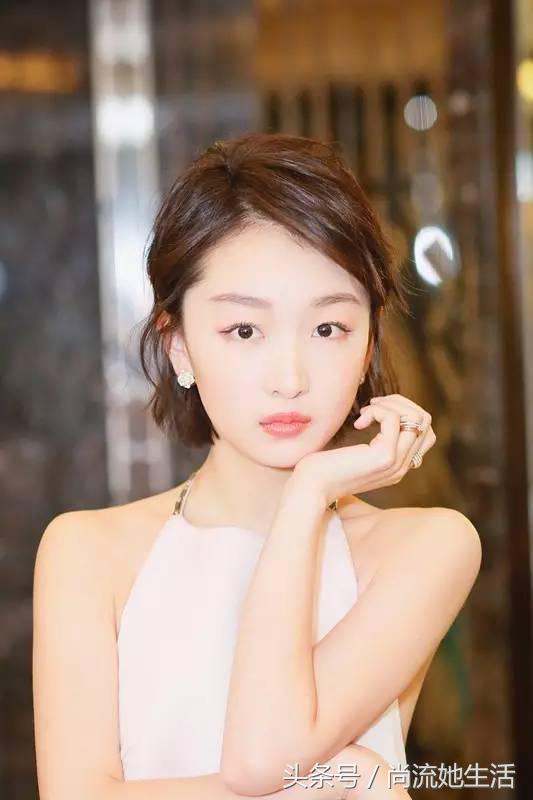 45岁的高圆圆和25岁的周冬雨,周冬雨高圆圆淡妆