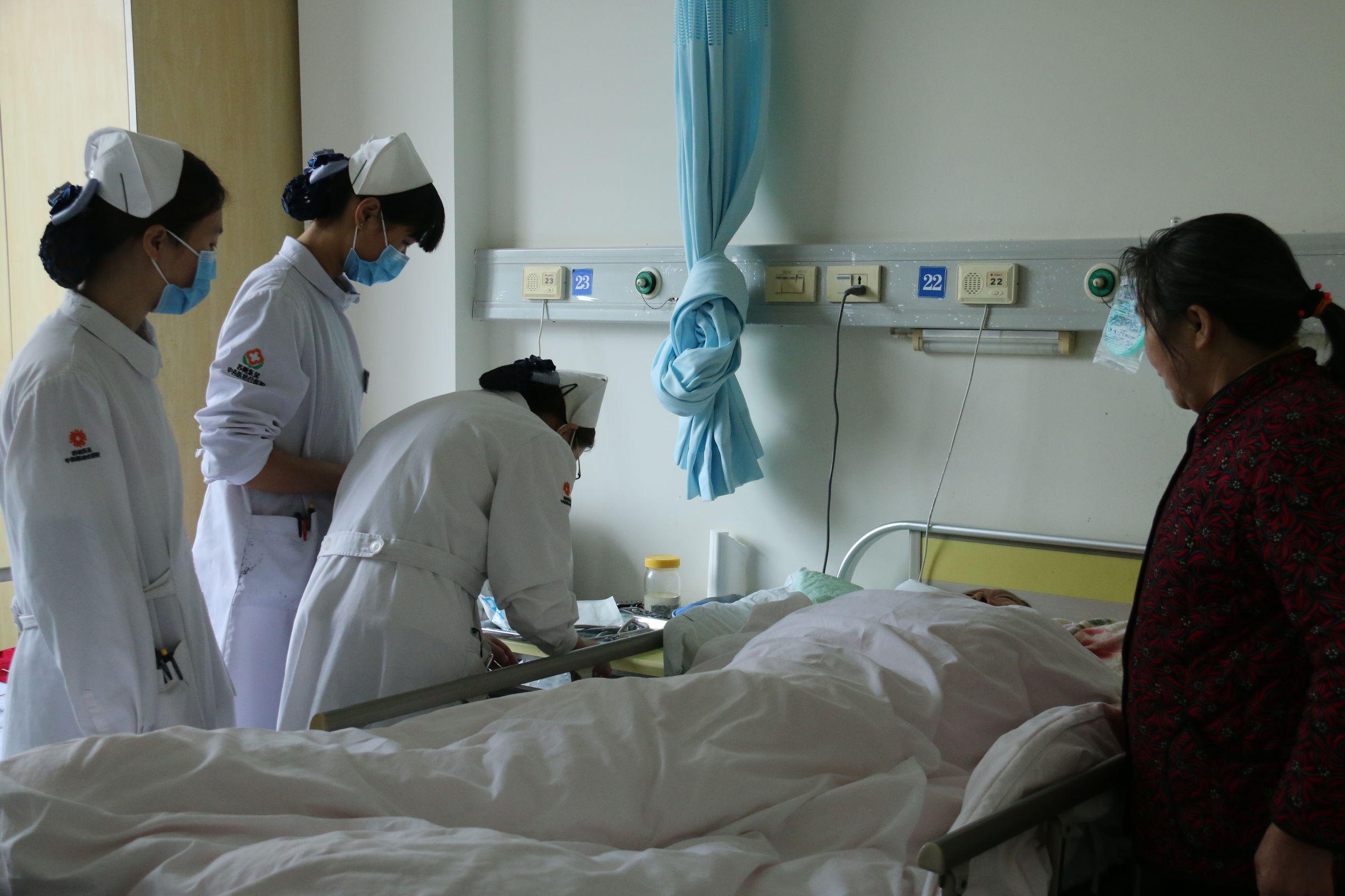 感受医护人员的艰辛与不易,体验到一线白衣天使的辛苦