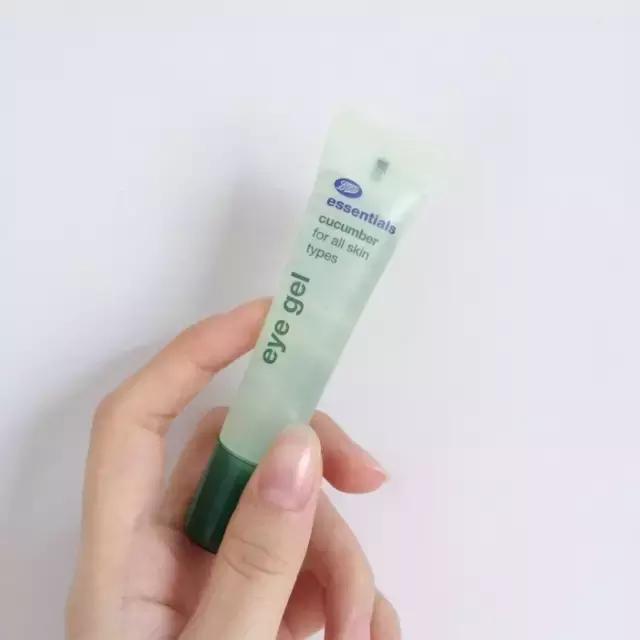 到了泰国买什么比较好,去泰国旅游买青草膏