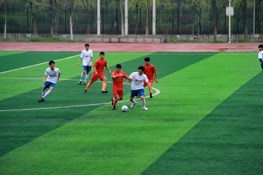 雨中战犹酣足球魅无穷