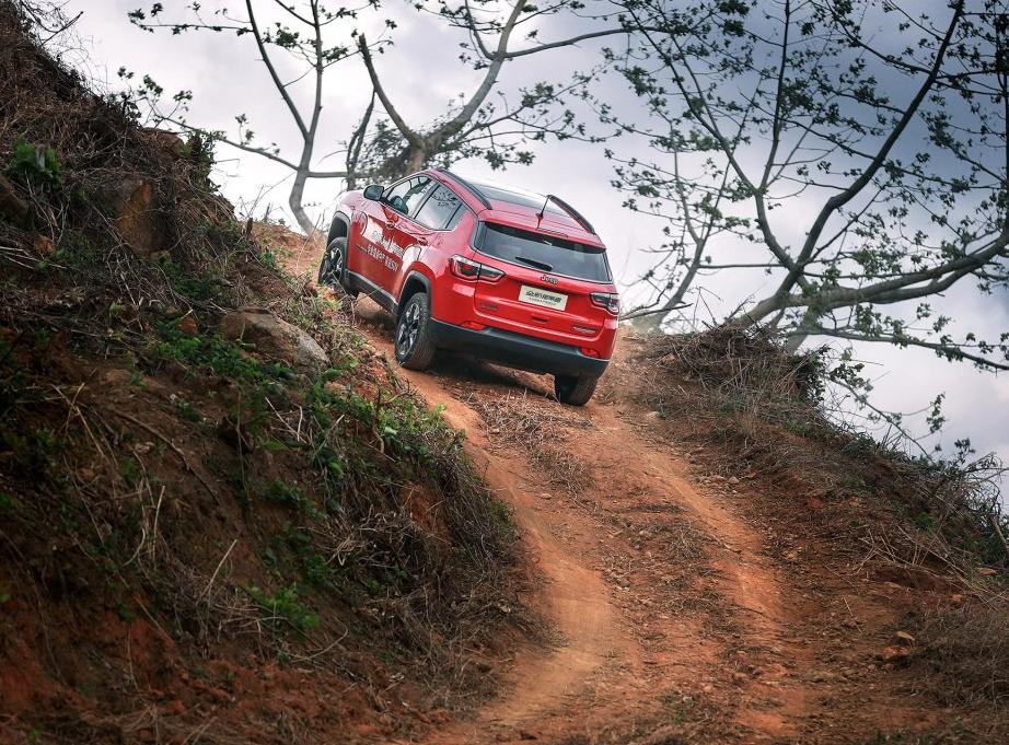 24款jeep大切诺基,2023款jeep指南者四驱高性能版