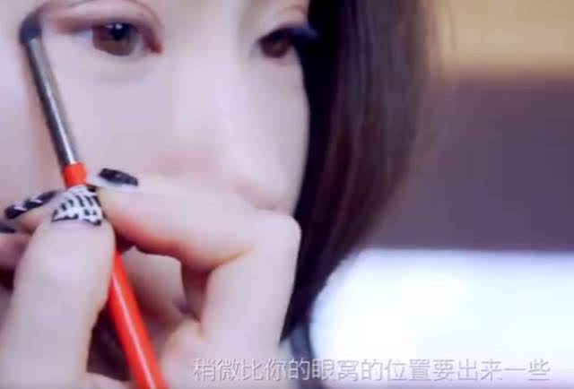 戚薇美妆教程日常化妆,戚薇惊艳美妆视频