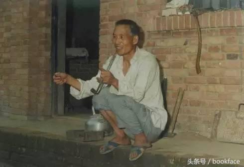 一群男人列队欢迎,霸道总裁出场一群男生迎接