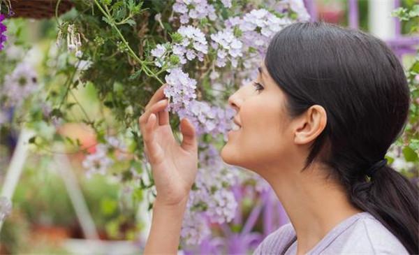 教你几招白癜风春季防复发!