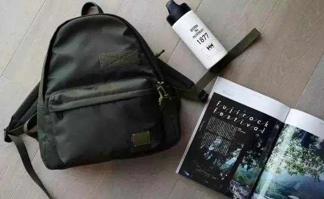 双肩包夏季穿搭,小众高级感双肩包防雨