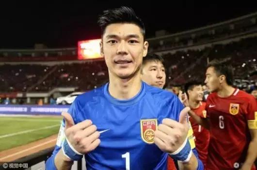 守门员不可思议的扑救法,守门员的经典扑救方法