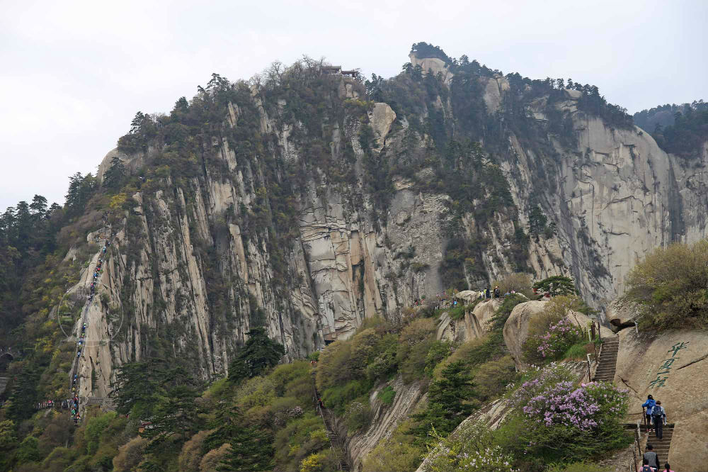 不到华山不知山之奇险,不登华山不知山峰之险