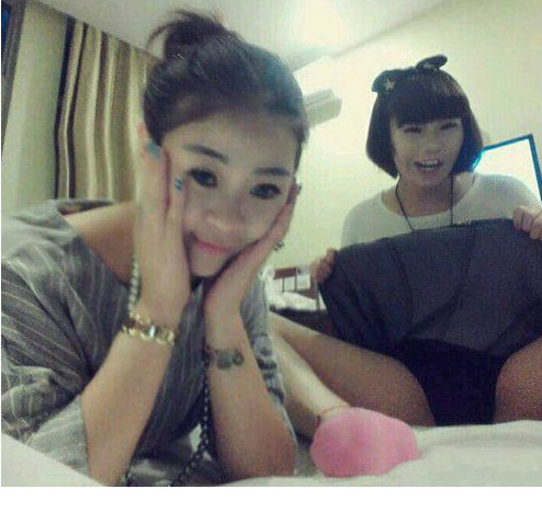 兄弟你穿衣服倒是长点心,这到底是几个意思