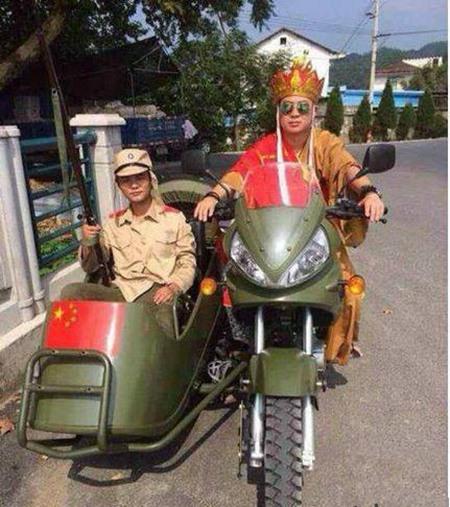 兄弟你穿衣服倒是长点心,这到底是几个意思