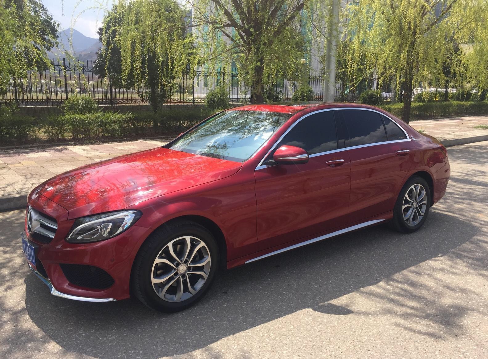 红色奔驰c级180老款,奔驰c180l是什么级别