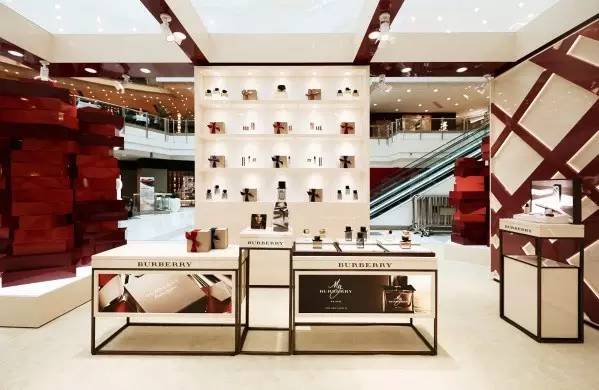 刚到Chanel咖啡店拔了草，这些品牌又搞新花样？！