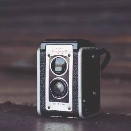 雨天旅游拍照相机图片,冬季户外旅游摄影图片素材