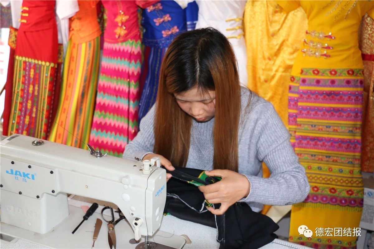 泼水节傣装定制,盈江泼水节傣装