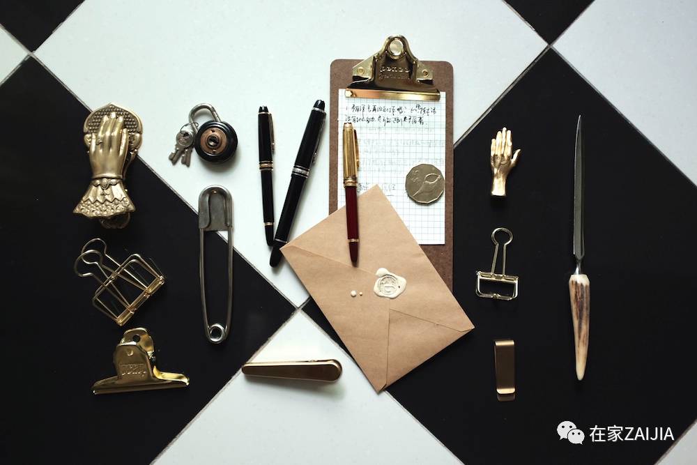 一个作家掉进文具的坑后……