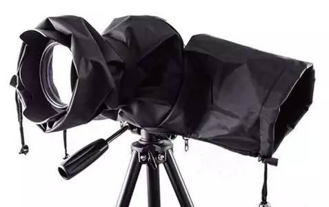 雨天旅游拍照相机图片,冬季户外旅游摄影图片素材