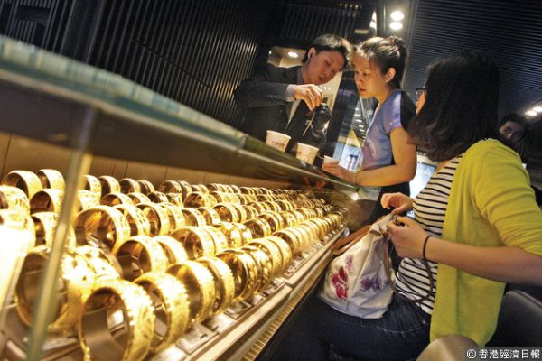 港媒报道港人北上消费,港媒报道港人北上消费渐成常态