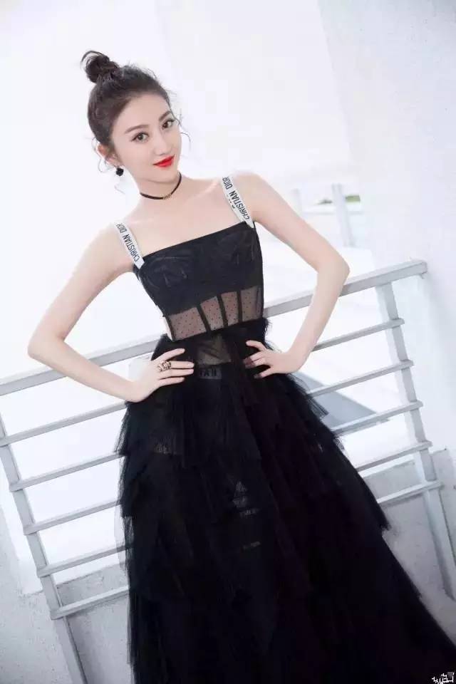 春季纱裙2022新款网红款,春季最洋气的纱裙