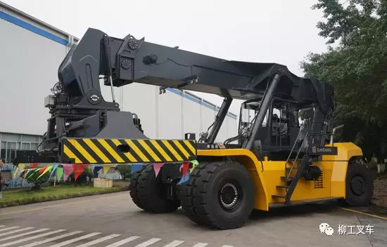 柳工全新四吨叉车,柳工最新款大吨位叉车