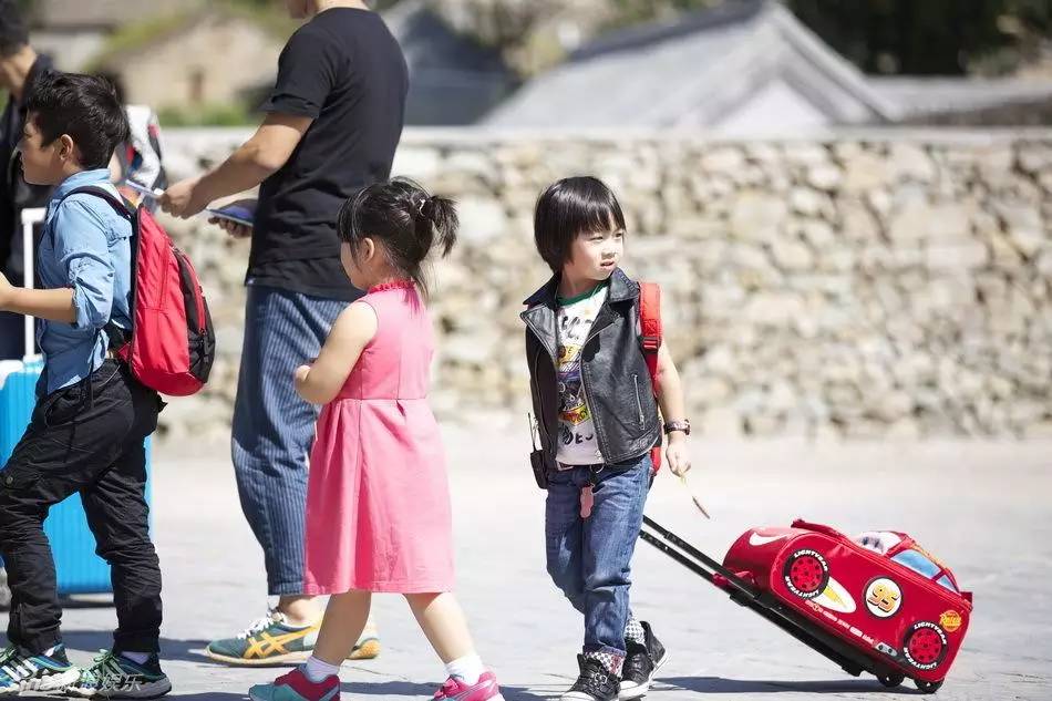 「购物」Kimi、王诗龄、多多、奥莉等星娃们最爱的11款大牌儿童行李箱！