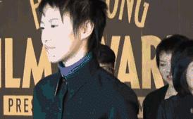 周冬雨金马奖表现,周冬雨颁奖反应