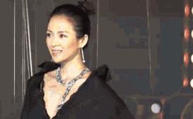 周冬雨金马奖表现,周冬雨颁奖反应