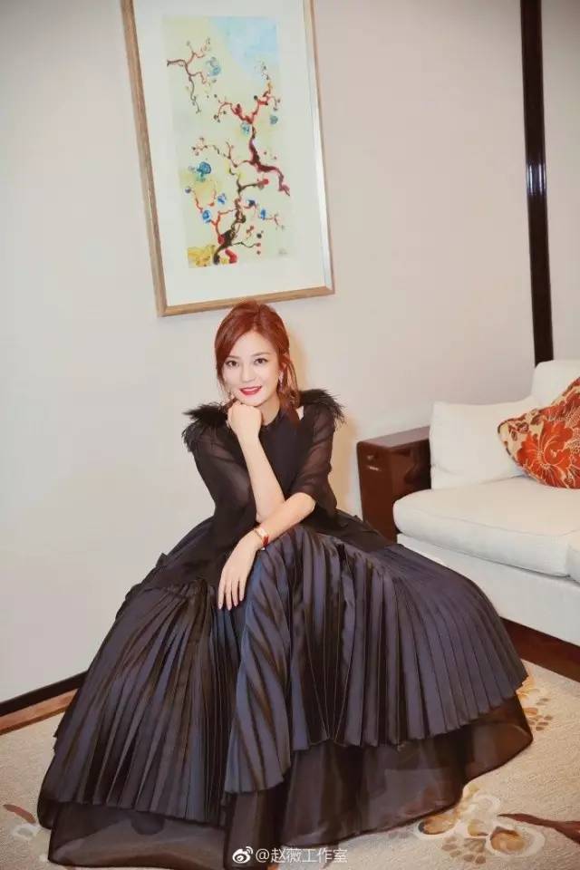 周冬雨金马奖表现,周冬雨颁奖反应