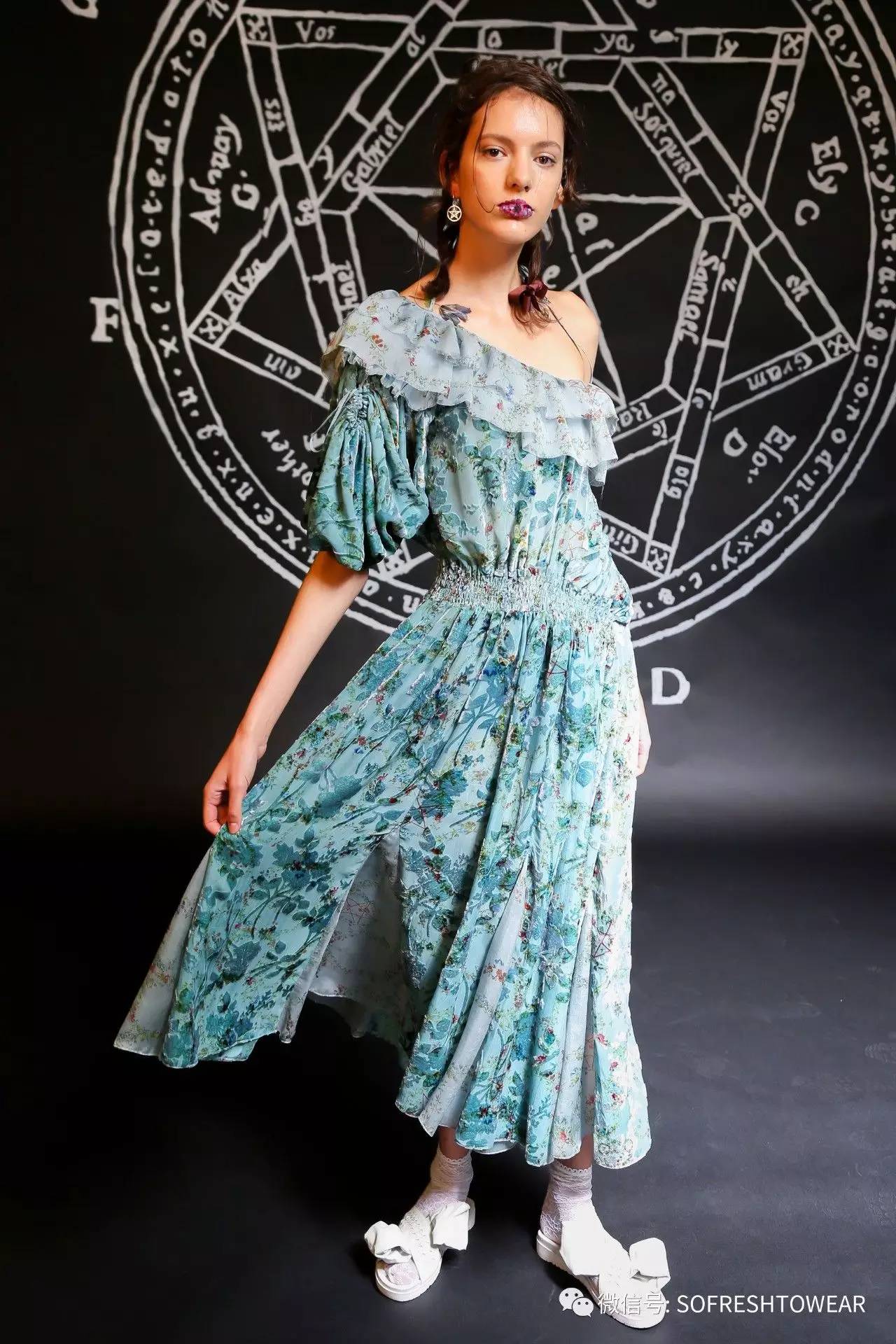 ugg鞋穿搭,ugg复古鞋怎么搭配衣服