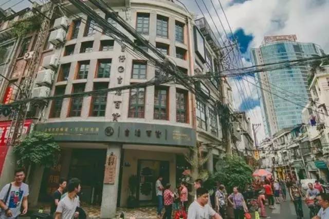 这座藏在旧城区菜市场里的“百货”，装满了老厦门的味道！