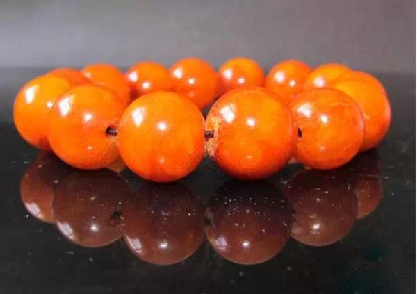 辨别烤色老蜜蜡方法图片,鉴别老蜜蜡的简单方法图片