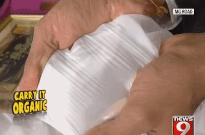 这个从垃圾山中成长起来的印度小伙，为了拯救环境，发明了一款可以吃的塑料袋