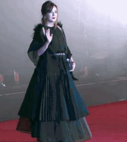 周冬雨金马奖表现,周冬雨颁奖反应