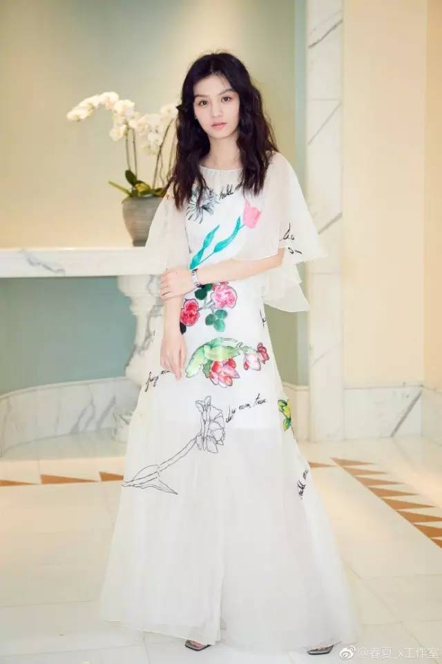 周冬雨金马奖表现,周冬雨颁奖反应