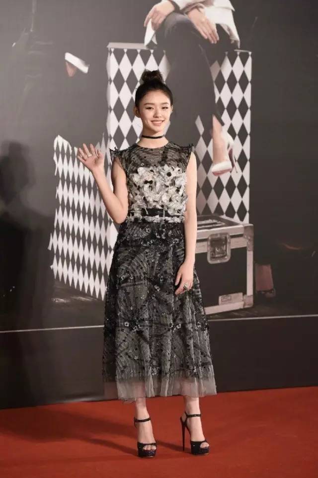 周冬雨金马奖表现,周冬雨颁奖反应